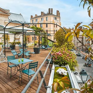 Hotel College